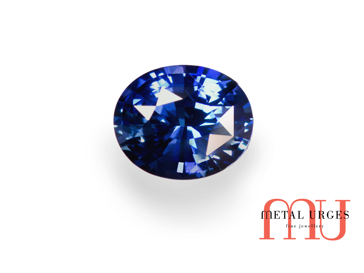 Loose blue oval sapphire