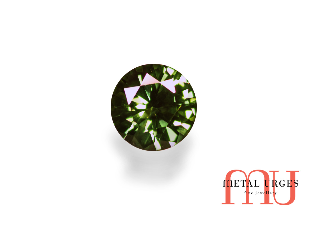Natural green sapphire, brilliant cut – Jewellers Hobart, Melbourne