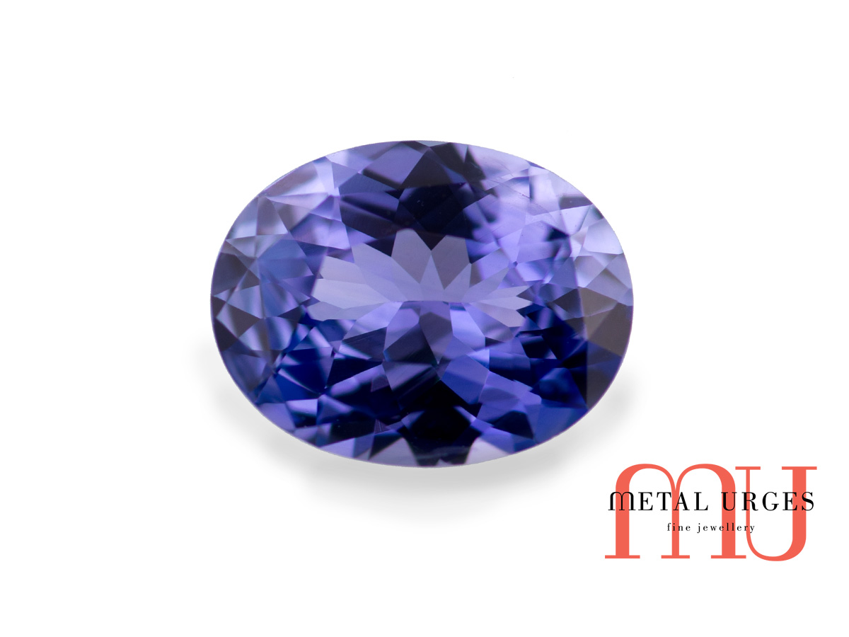 Conflict free oval cut sapphire