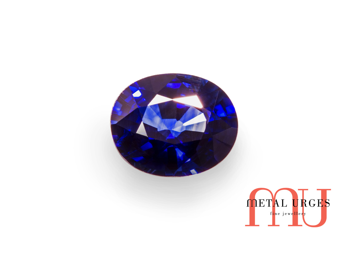 Natural oval sapphire