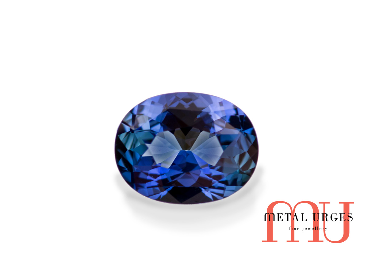 Natural sapphire, oval cut