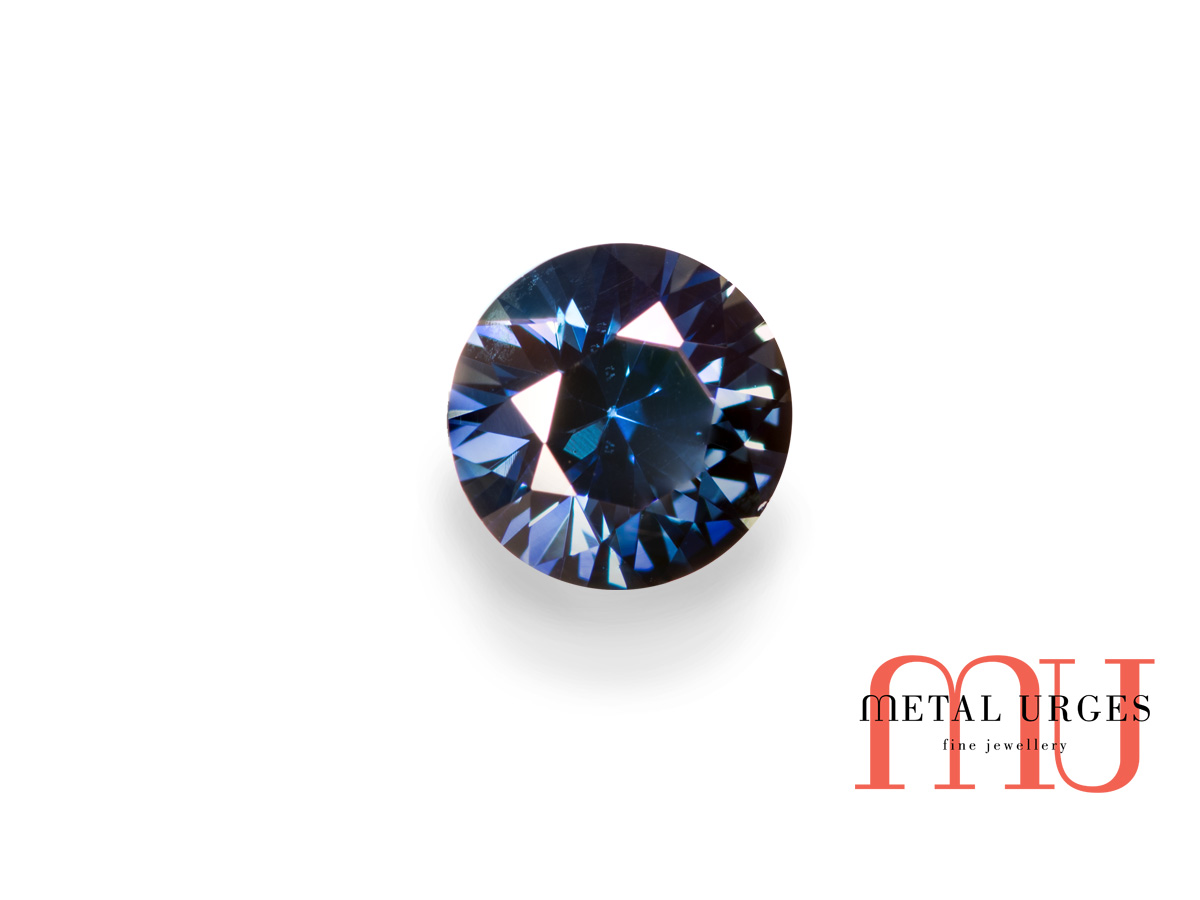 Blue sapphire, round brilliant cut