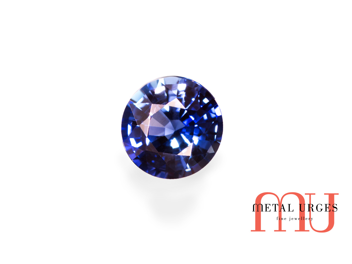 Natural sapphire, modified brilliant cut