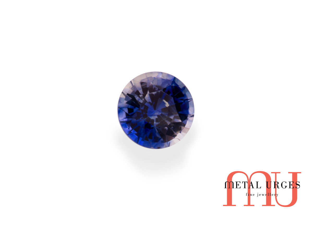 Natural blue sapphire, round cut