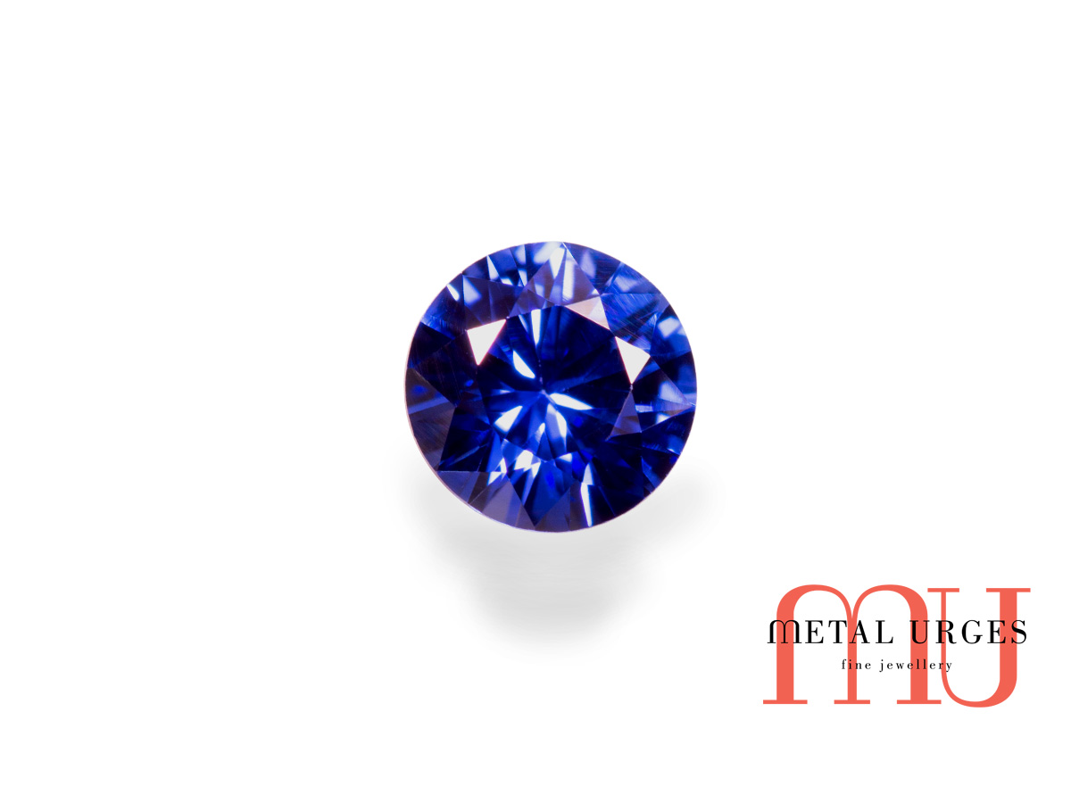 Blue natural sapphire, round brilliant cut