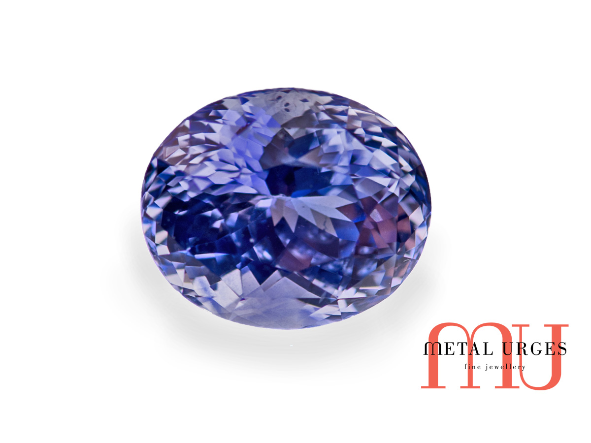 Blue sapphire, oval custom cut