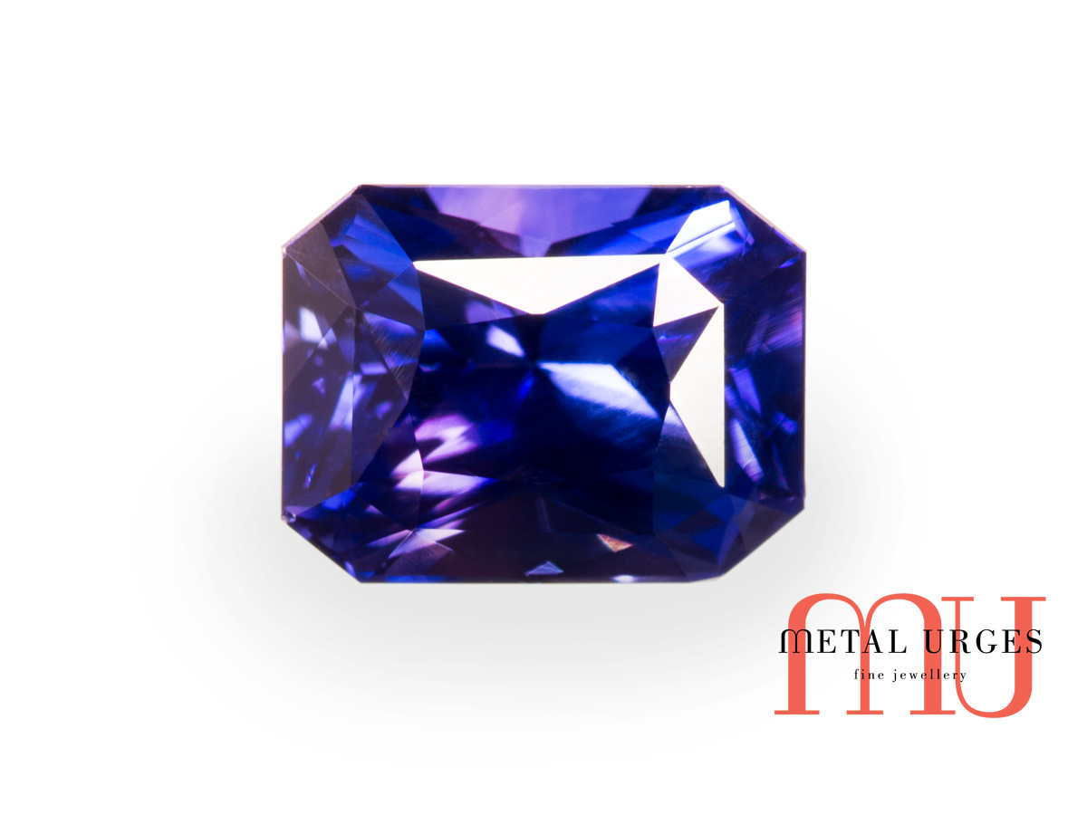 Blue sapphire – rectangular radiant cut