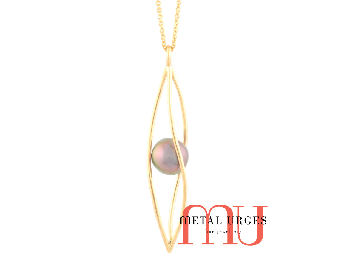 Jewellers Hobart, Tahitian pearl pendant in 18ct yellow gold. Custom made in Australia.