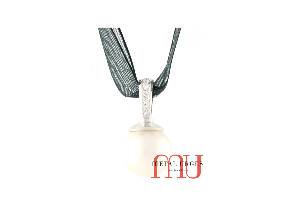 Jewellers Hobart, Natural south sea white pearl drop pendant in 18ct white gold with natural round white diamonds. Custom made in Australia.