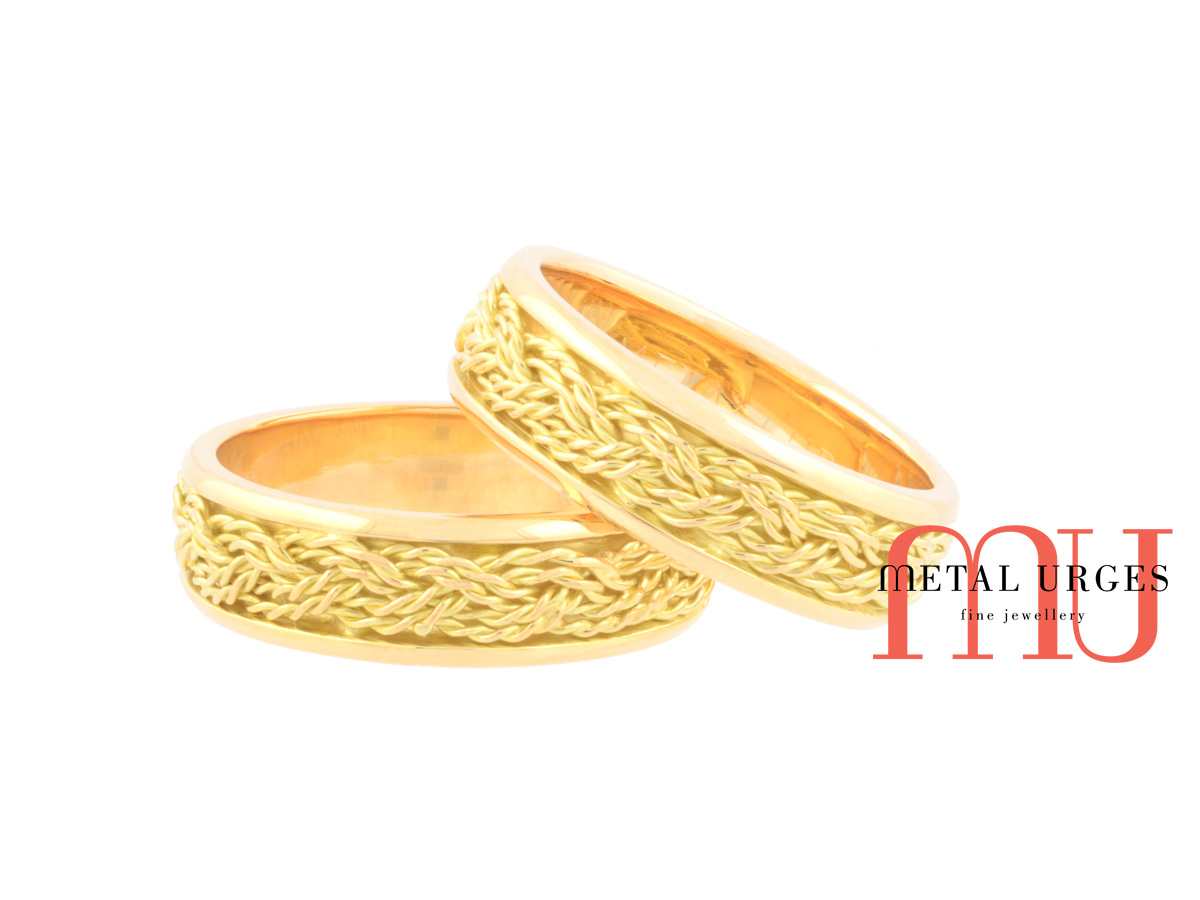 18ct yellow gold wedding band featuring rope plait feature. Custom made in Australia.